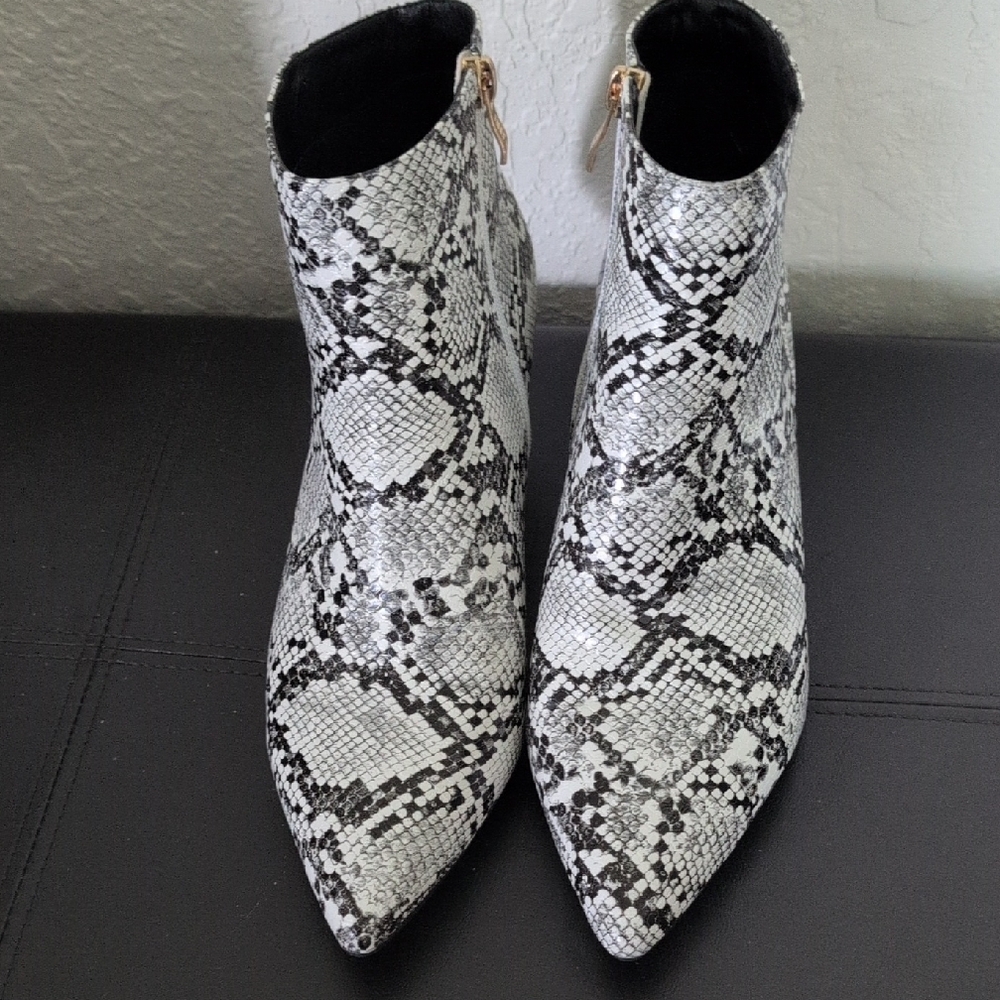 Elegant Snakeskin Pattern Ankle Boots